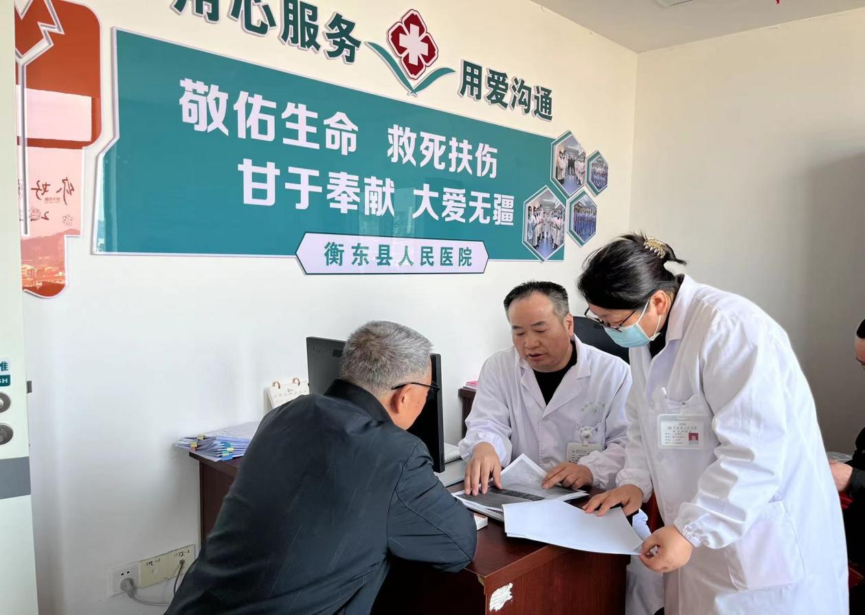 專家下沉暖基層,精準(zhǔn)診療護安康_media0.jpg 專家下沉暖基層,精準(zhǔn)診療護安康_media0.jpg